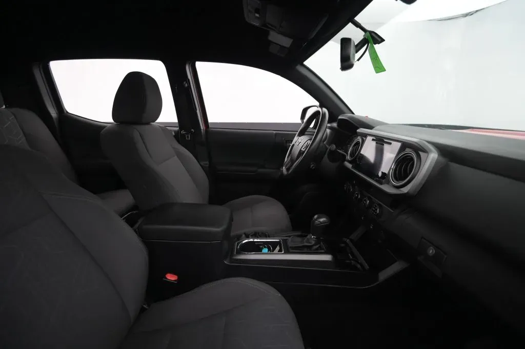 Toyota Tacoma photo 49