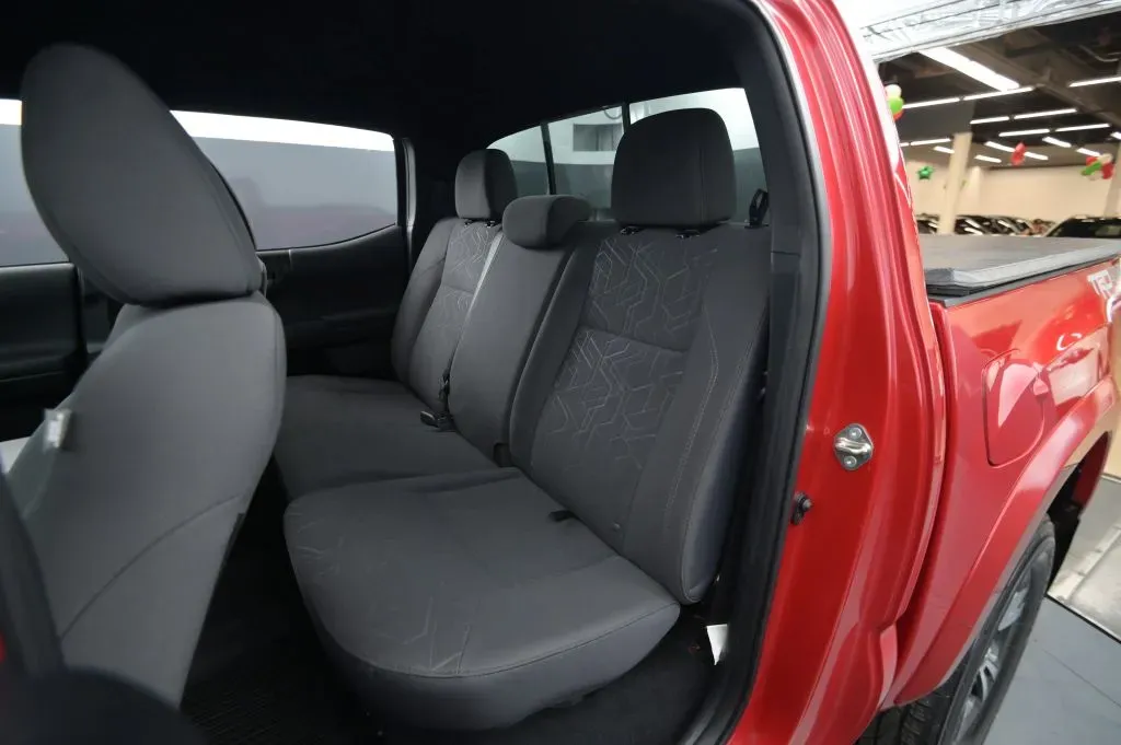 Toyota Tacoma photo 44