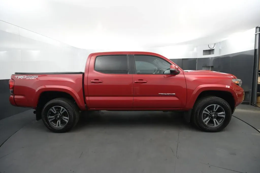 Toyota Tacoma photo 6