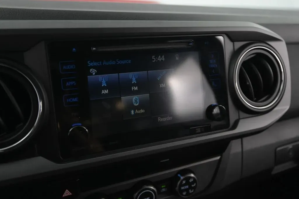 Toyota Tacoma photo 26