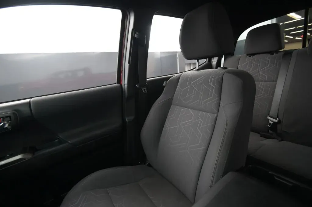 Toyota Tacoma photo 30