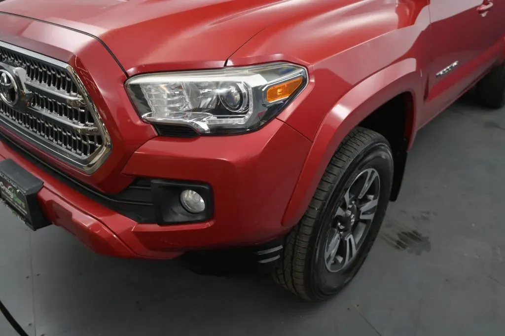 Toyota Tacoma photo 9