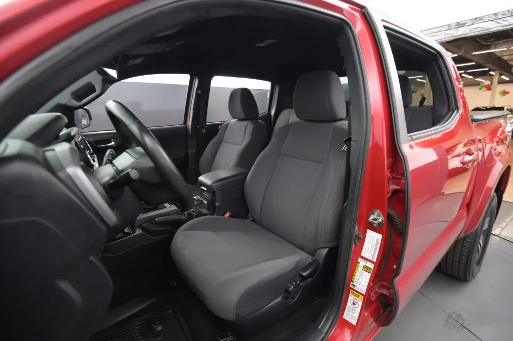Toyota Tacoma photo 40