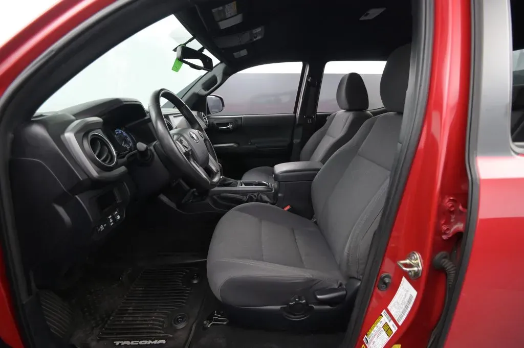 Toyota Tacoma photo 38