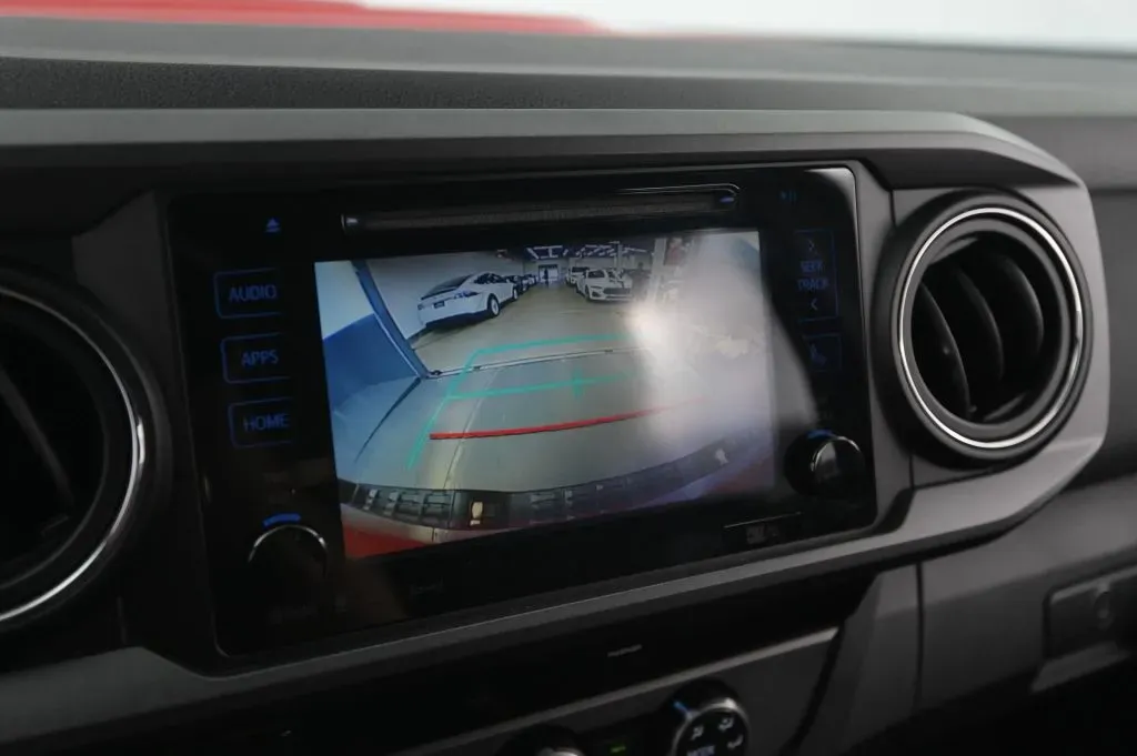 Toyota Tacoma photo 27