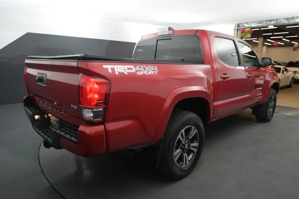 Toyota Tacoma photo 5