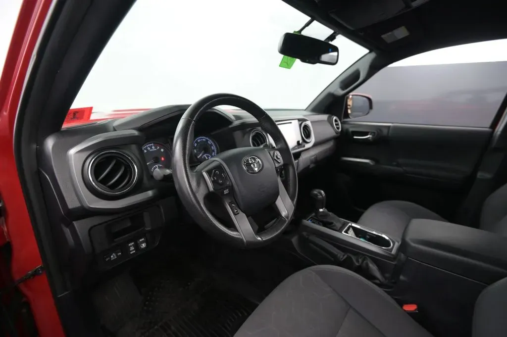 Toyota Tacoma photo 39