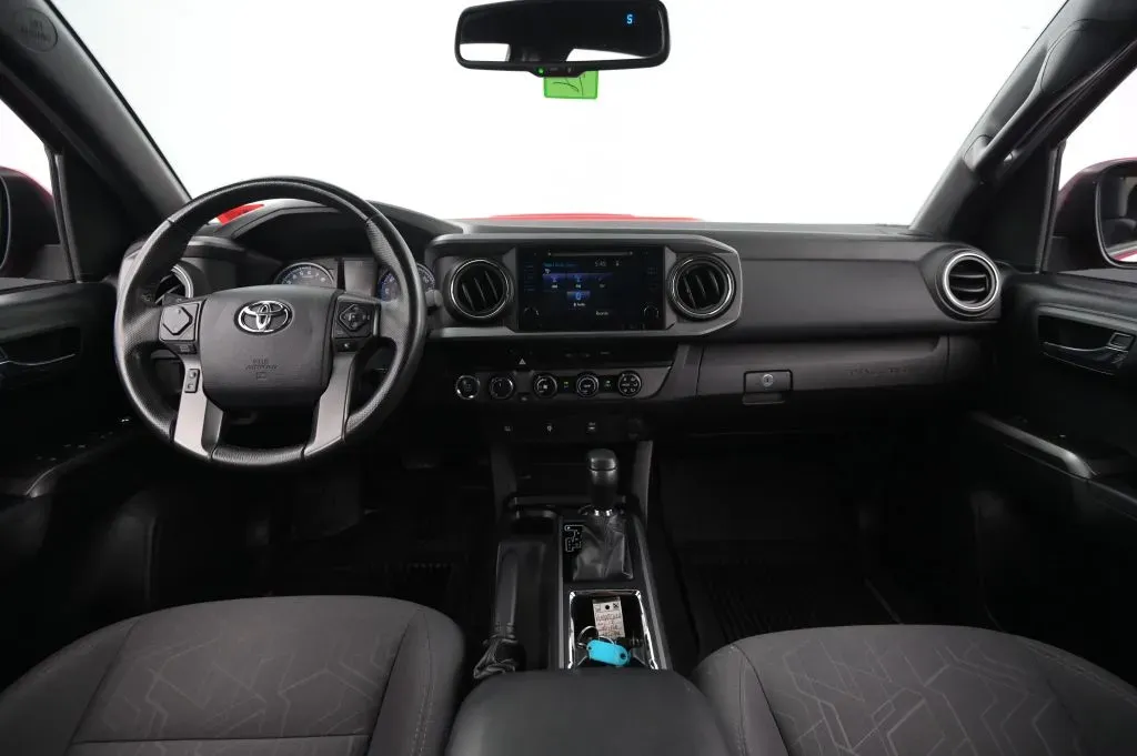 Toyota Tacoma photo 32