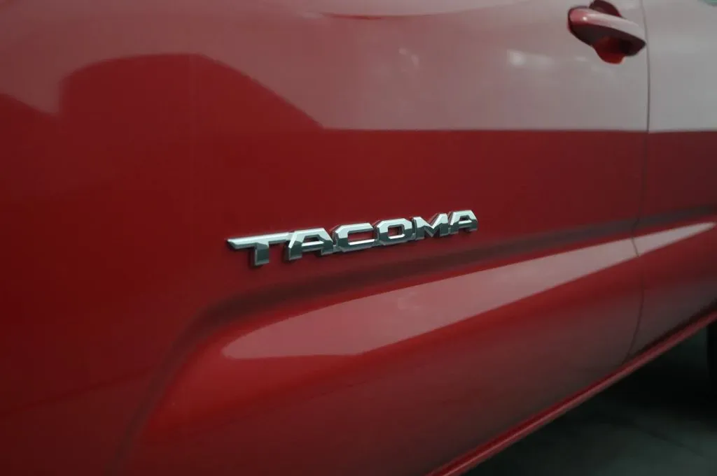 Toyota Tacoma photo 12