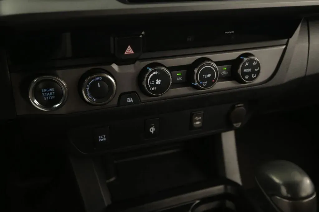 Toyota Tacoma photo 28