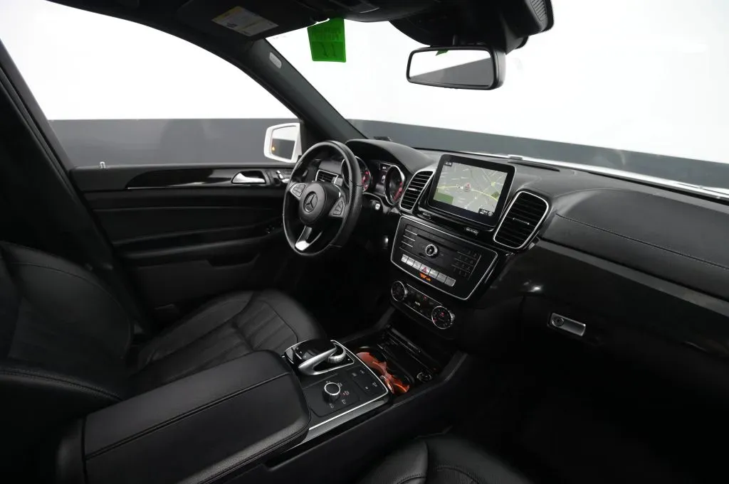 Mercedes-Benz GLS photo 48