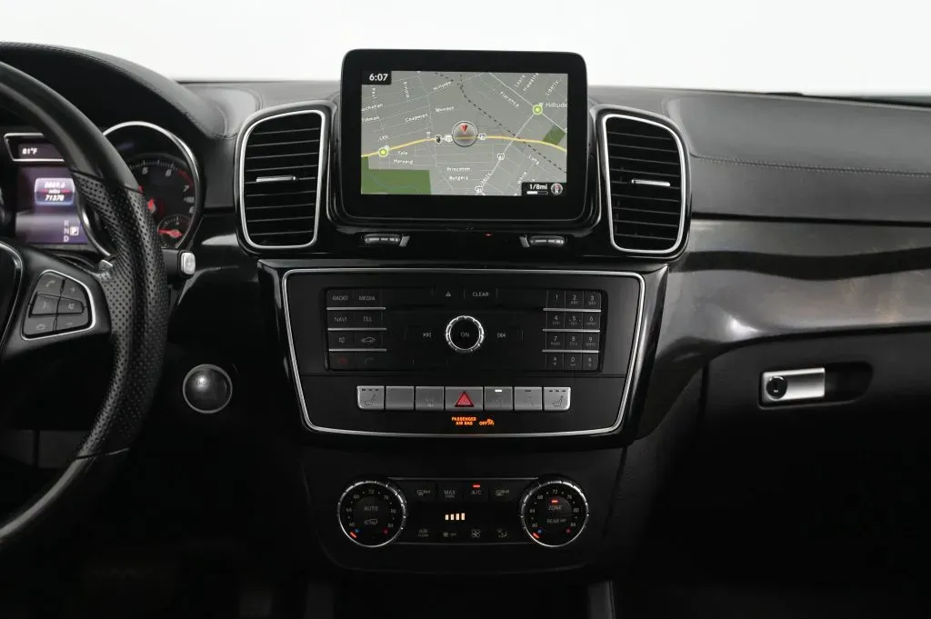 Mercedes-Benz GLS photo 35