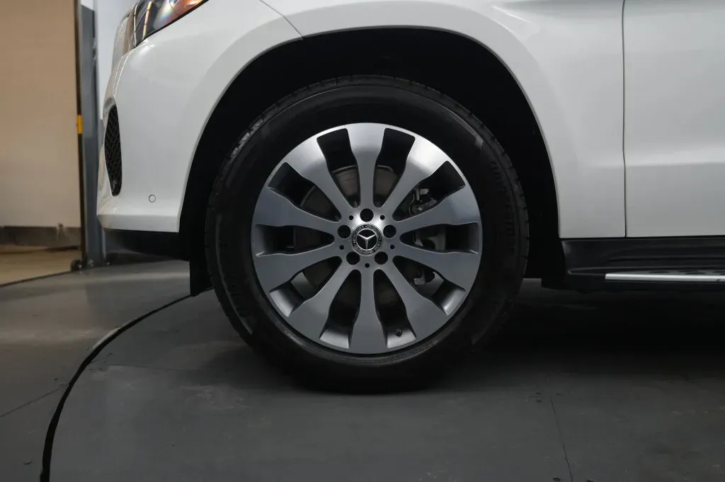 Mercedes-Benz GLS photo 10