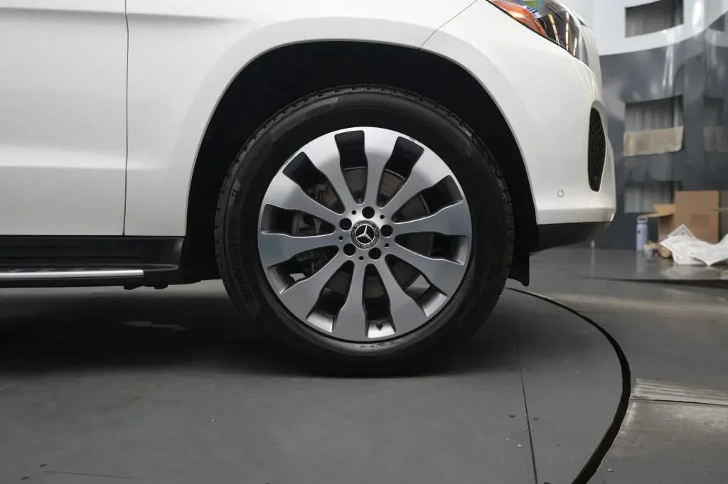 Mercedes-Benz GLS photo 18