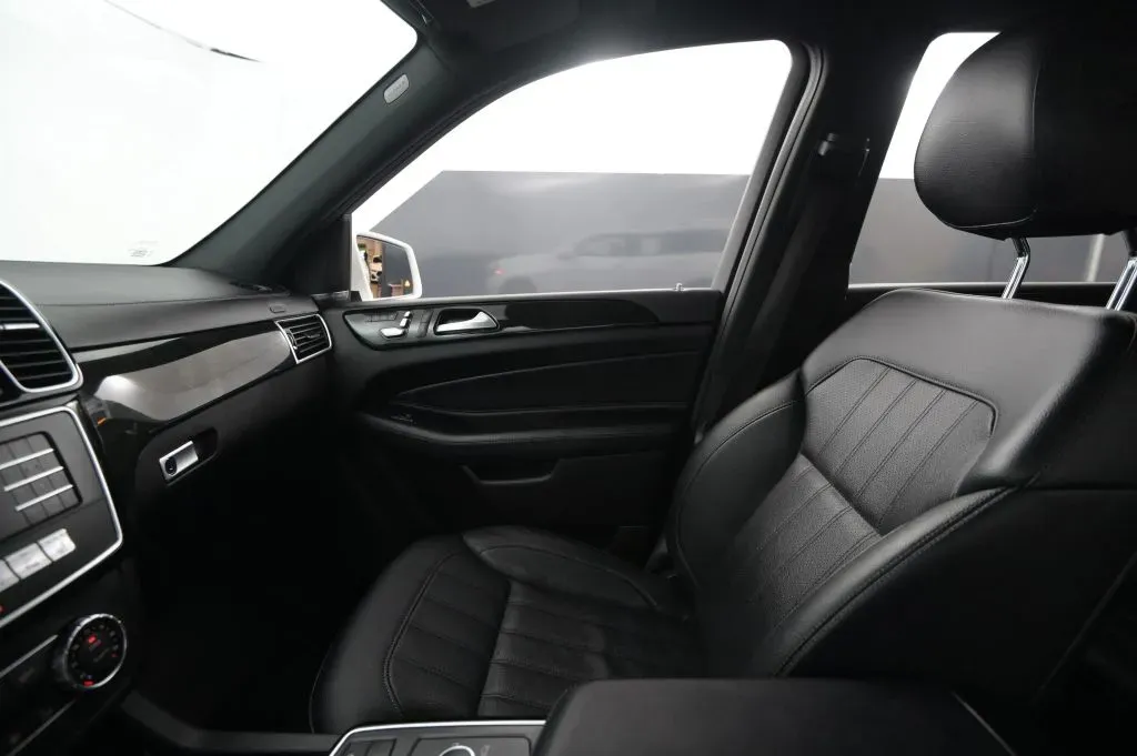 Mercedes-Benz GLS photo 28