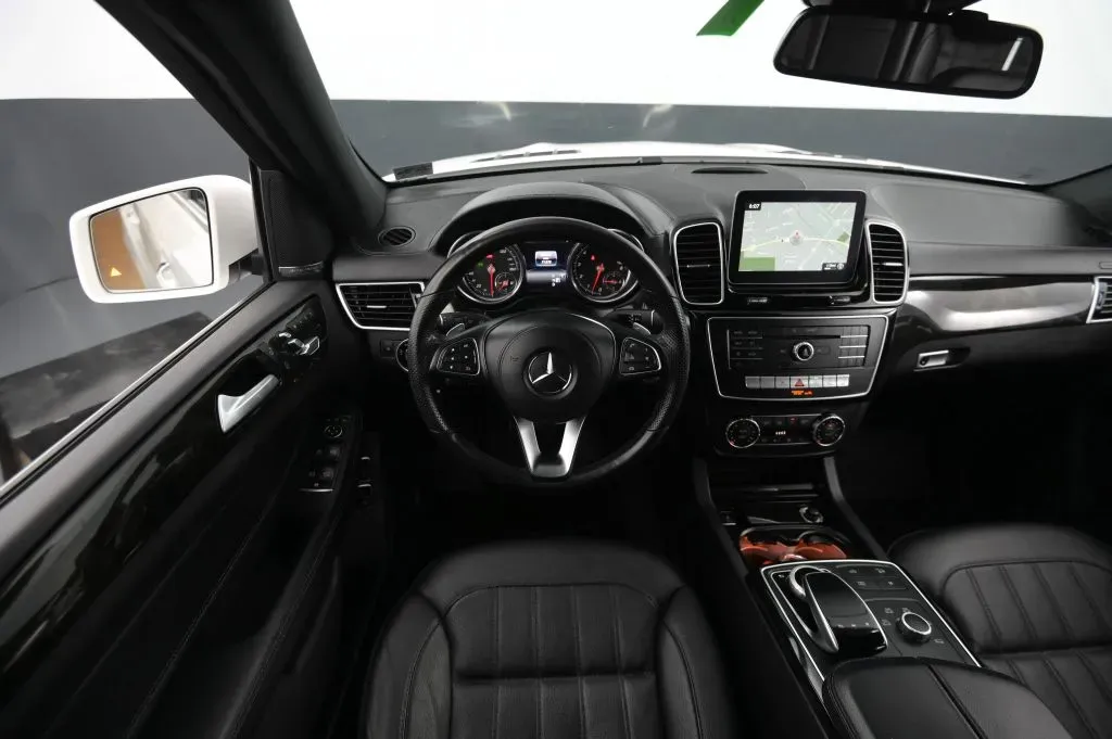 Mercedes-Benz GLS photo 31