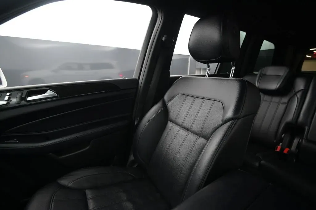 Mercedes-Benz GLS photo 29