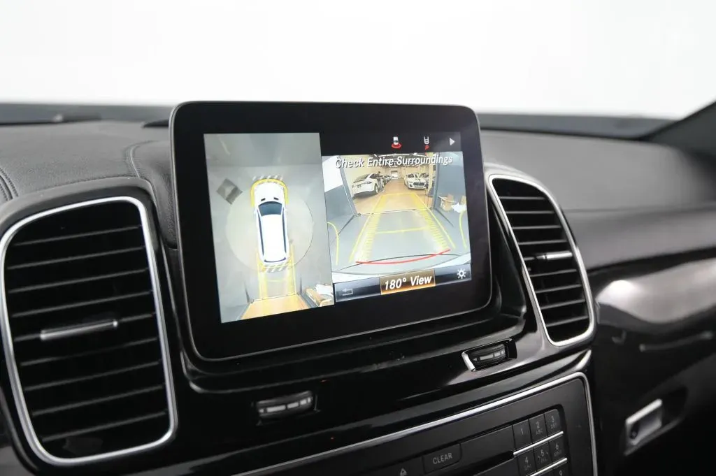 Mercedes-Benz GLS photo 26