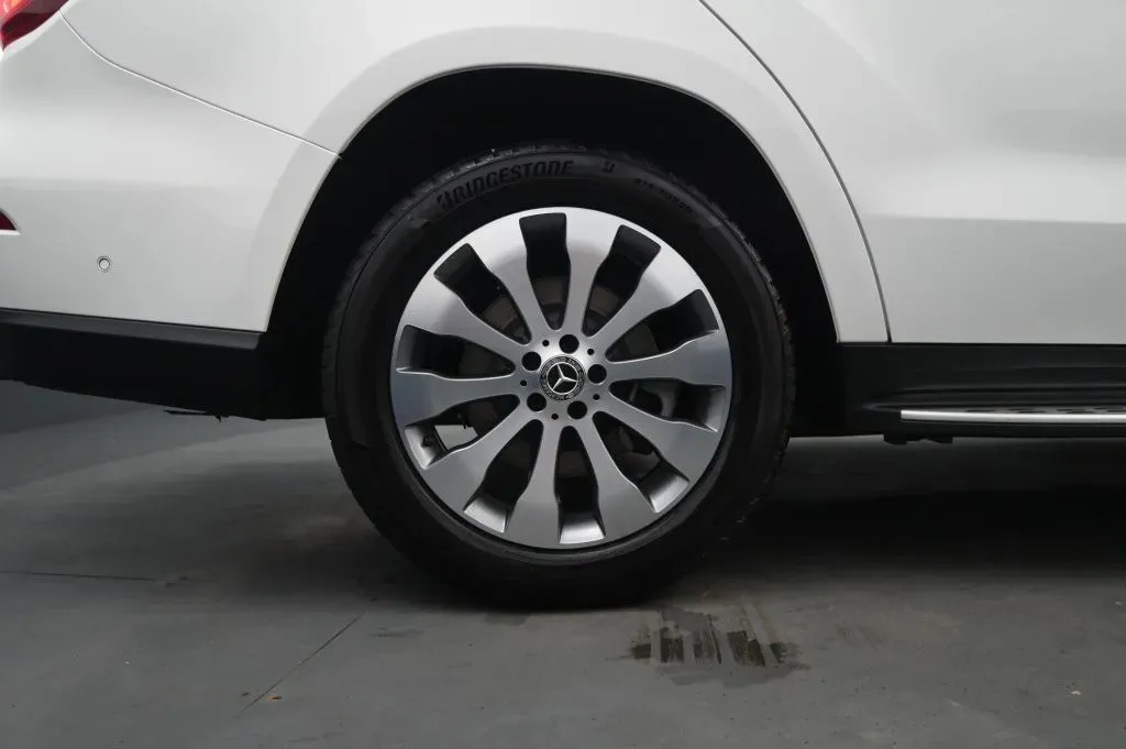 Mercedes-Benz GLS photo 17