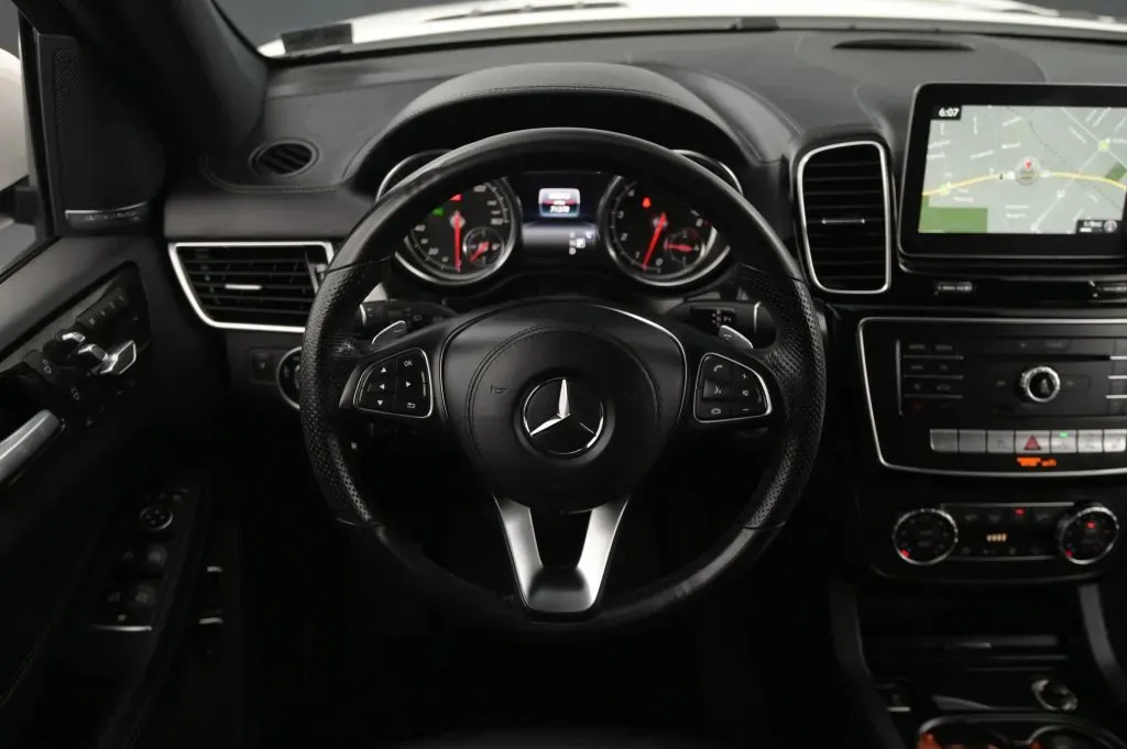 Mercedes-Benz GLS photo 32
