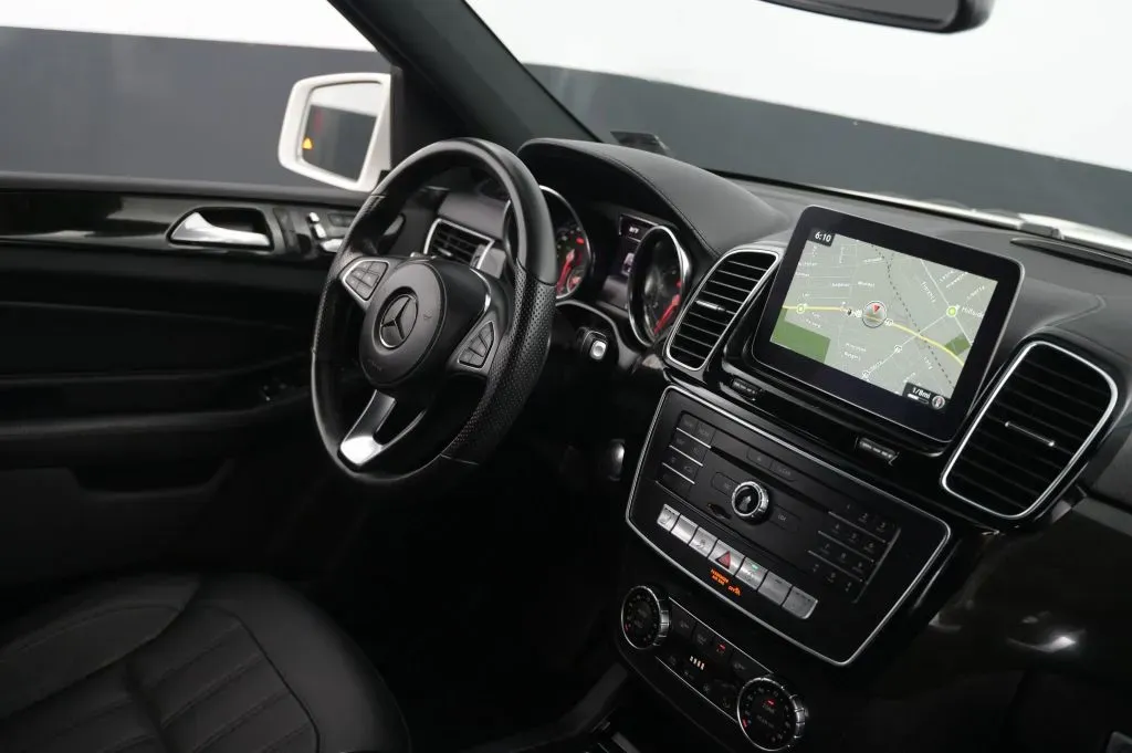 Mercedes-Benz GLS photo 49