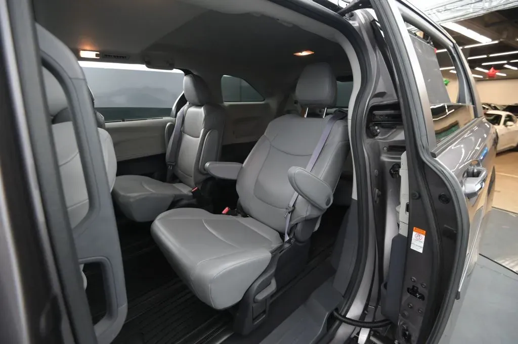 Toyota Sienna photo 46