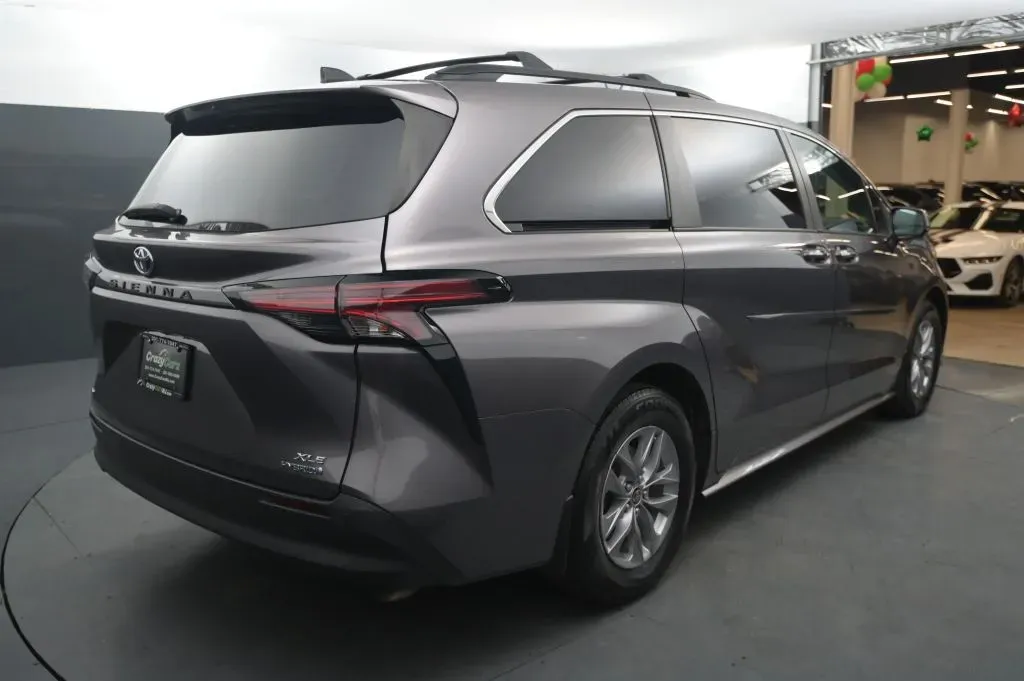 Toyota Sienna photo 5