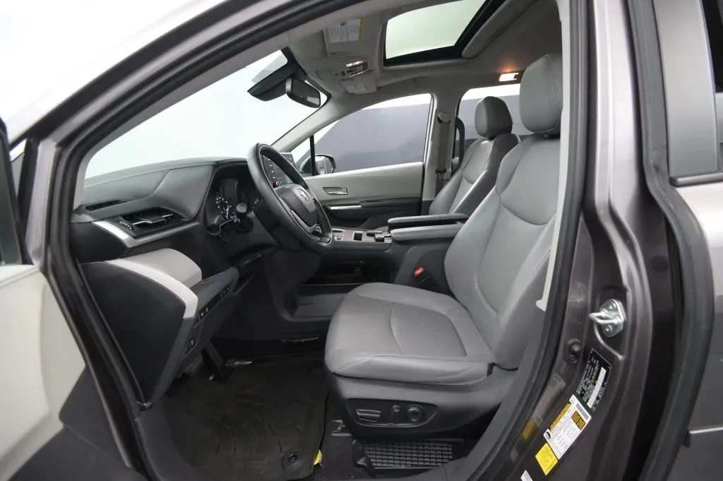 Toyota Sienna photo 40