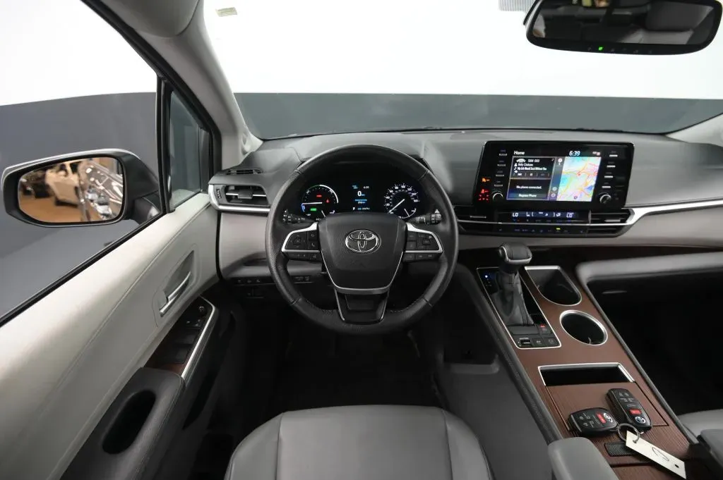Toyota Sienna photo 38