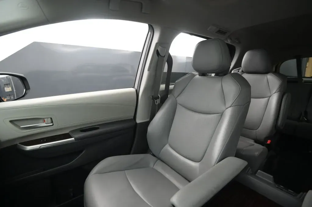 Toyota Sienna photo 31