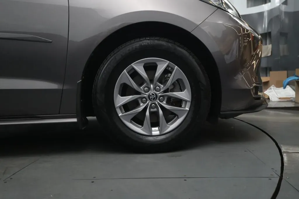 Toyota Sienna photo 18