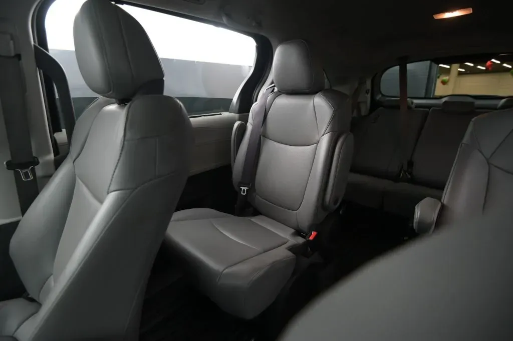 Toyota Sienna photo 44