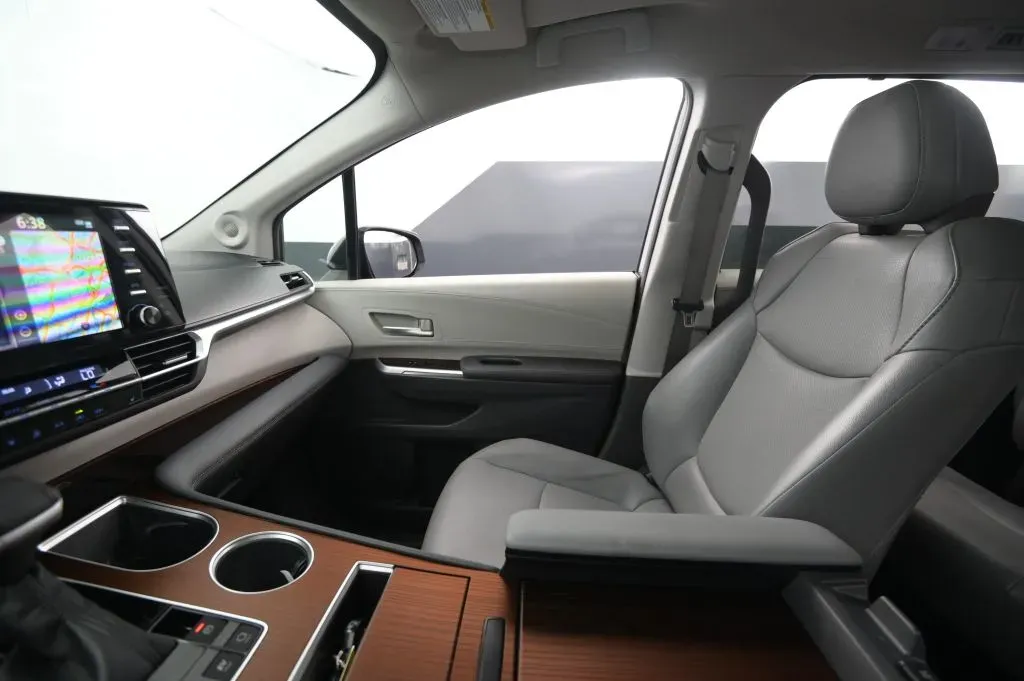 Toyota Sienna photo 30