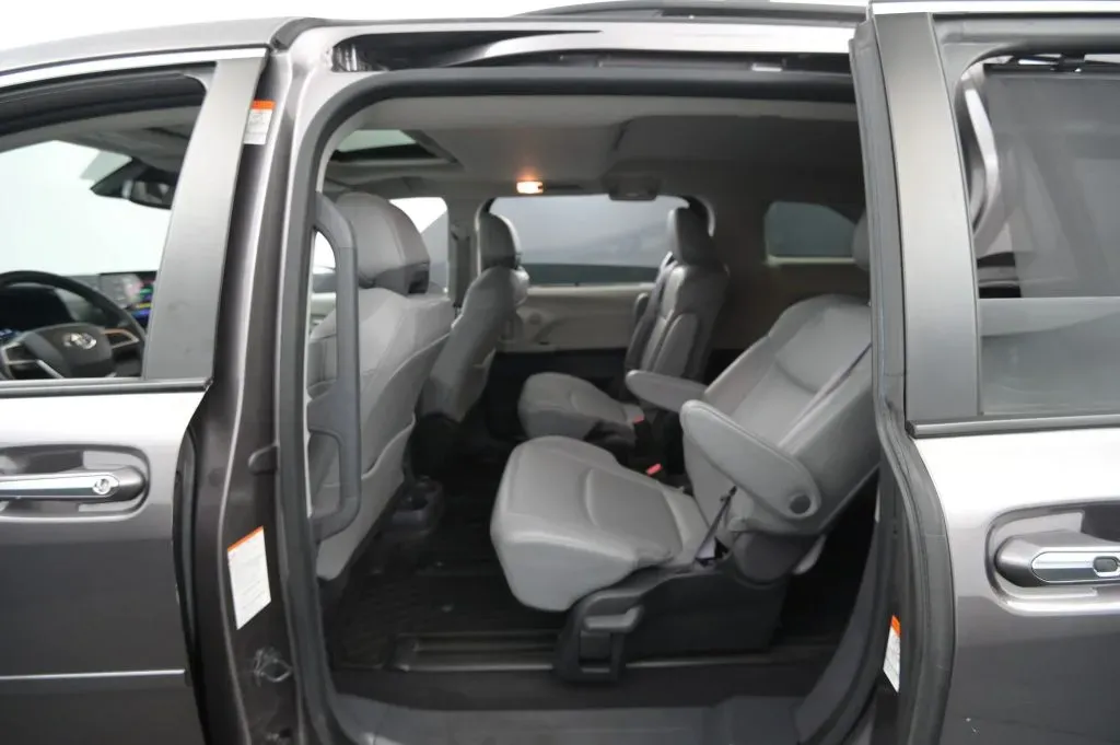 Toyota Sienna photo 45