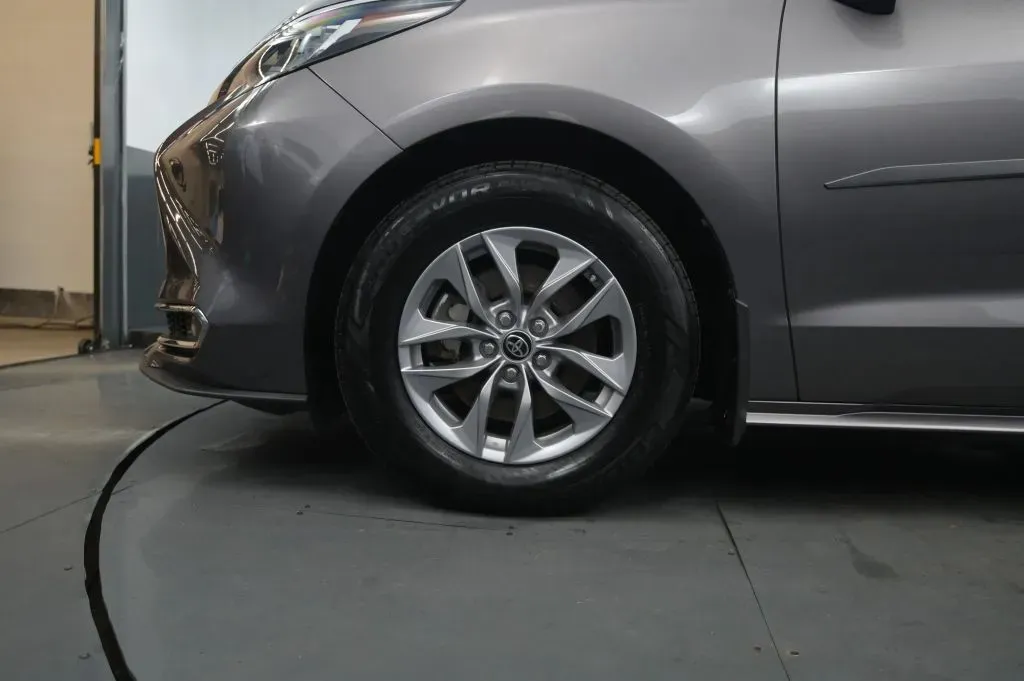 Toyota Sienna photo 10