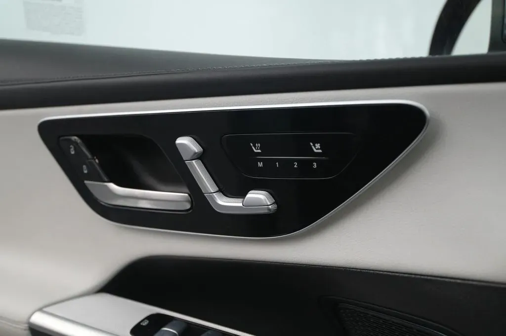 Mercedes-Benz GLC photo 24