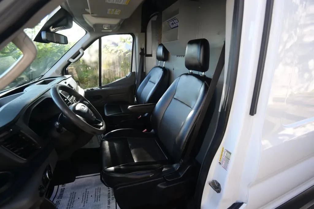 Ford Transit-350 photo 32