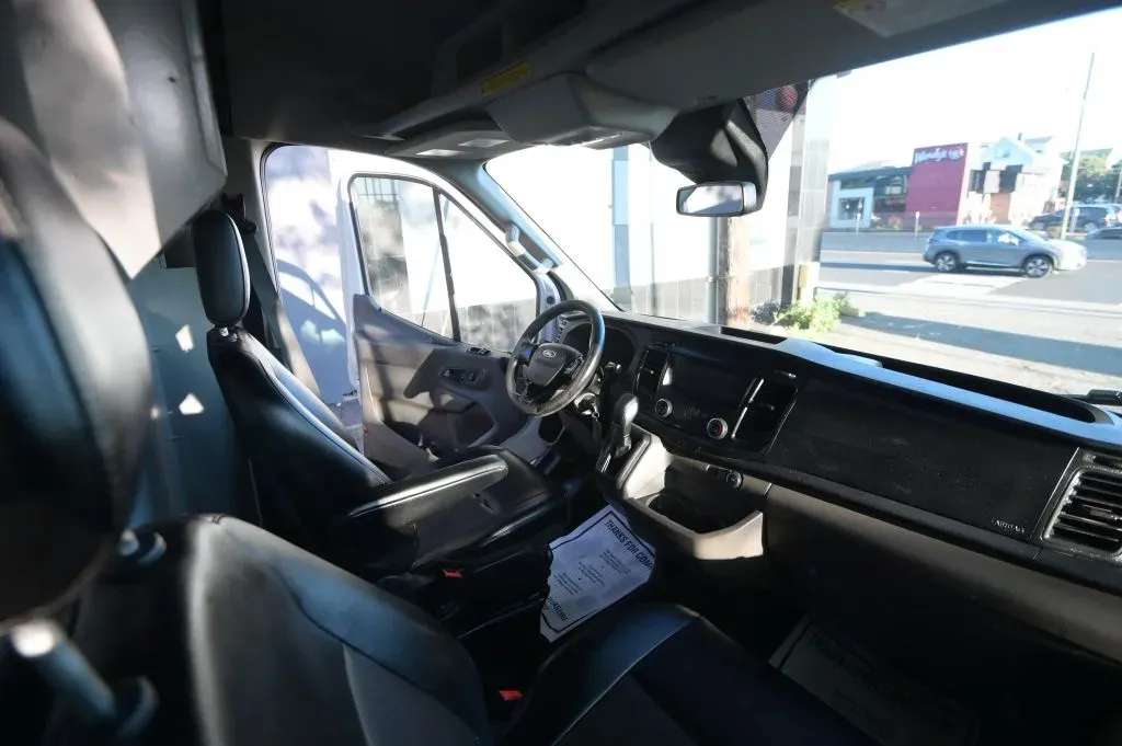 Ford Transit-350 photo 29