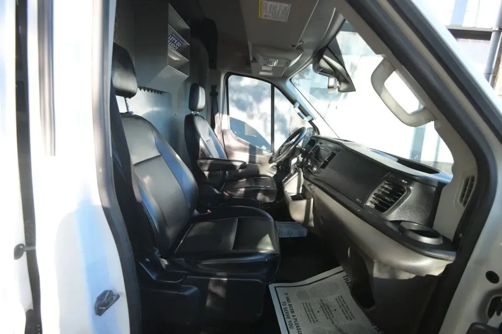 Ford Transit-350 photo 20