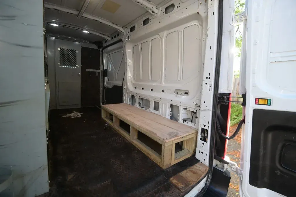 Ford Transit-350 photo 18