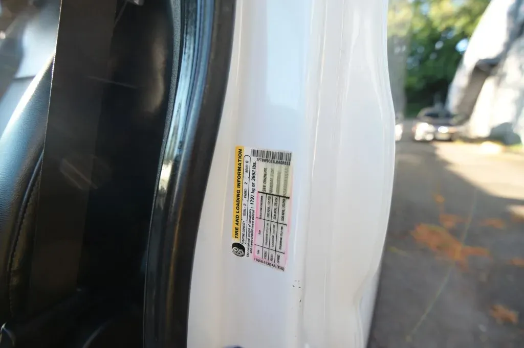 Ford Transit-350 photo 25