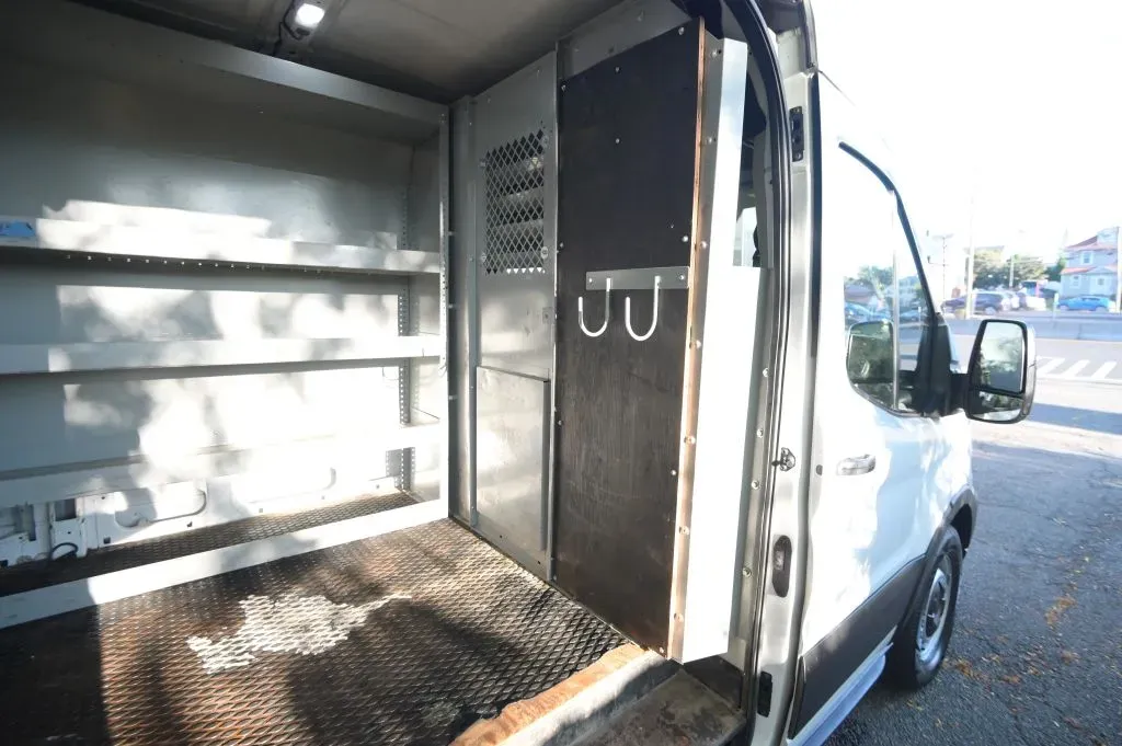 Ford Transit-350 photo 28
