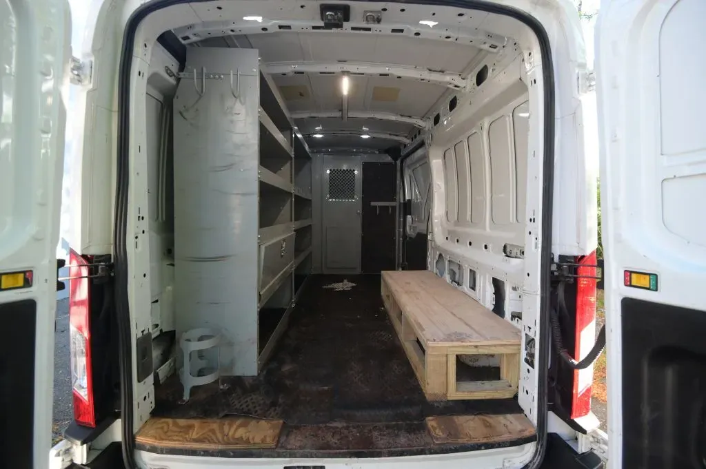 Ford Transit-350 photo 17