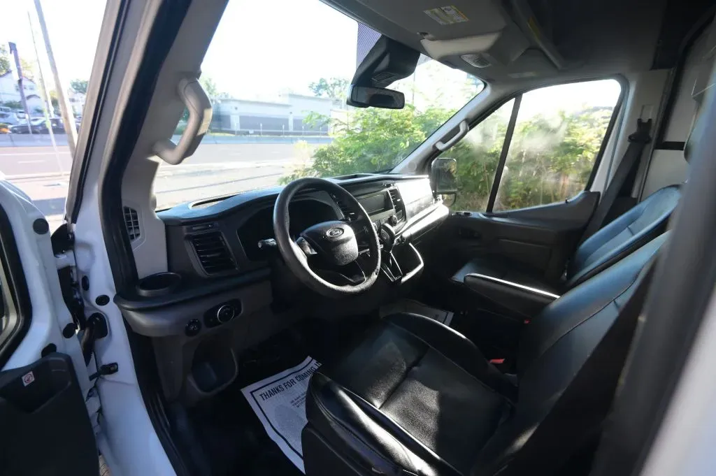 Ford Transit-350 photo 31