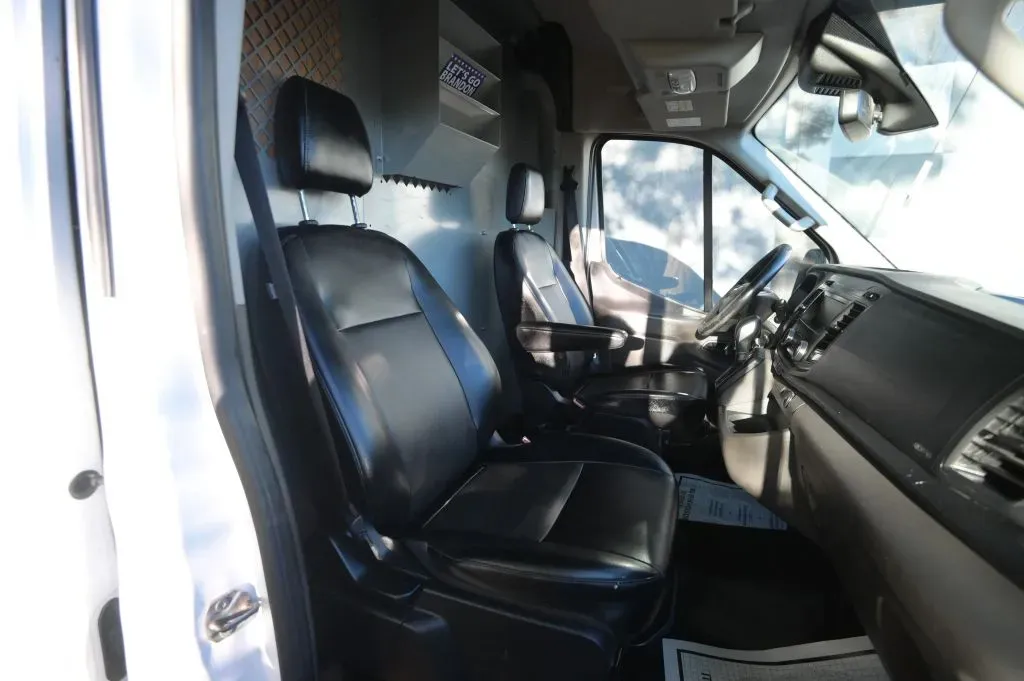 Ford Transit-350 photo 23