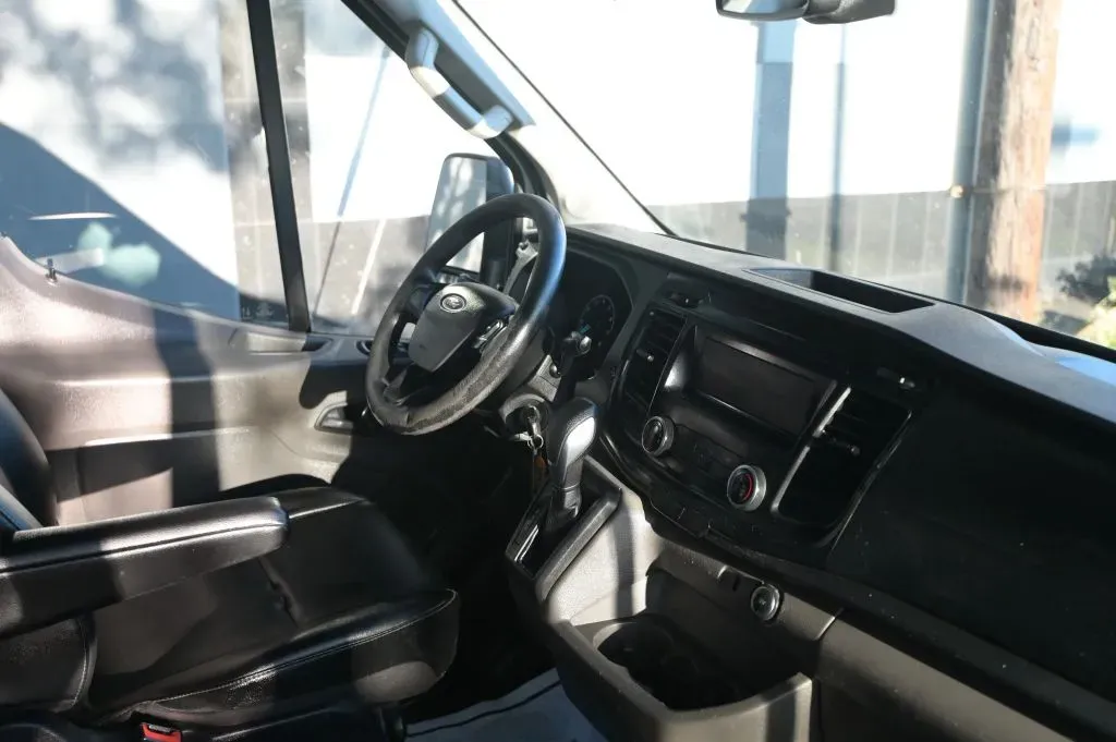 Ford Transit-350 photo 22