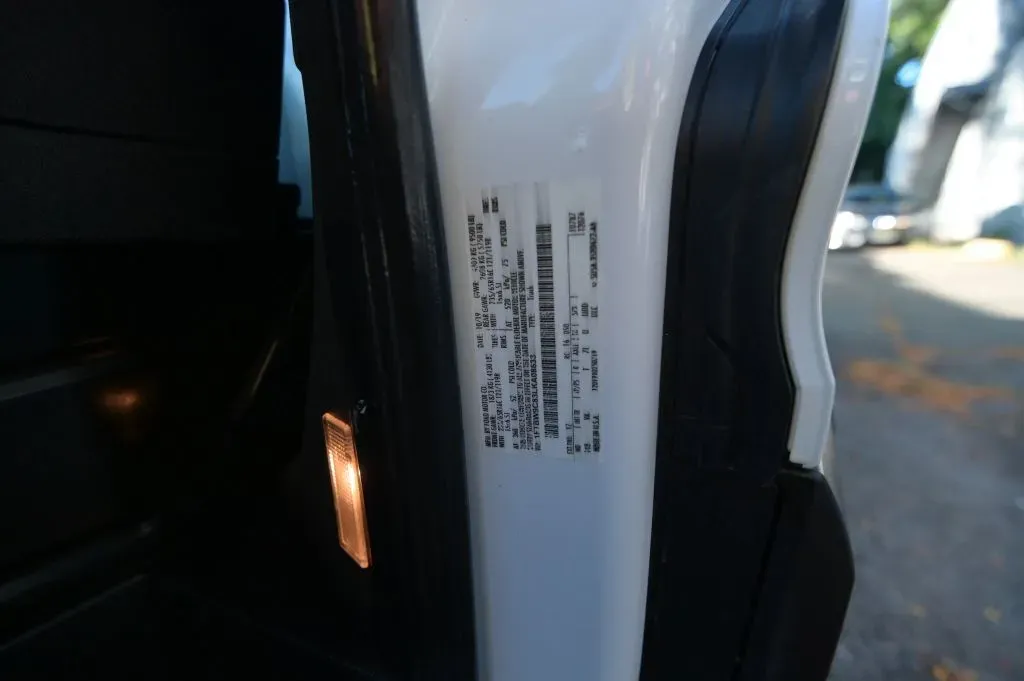 Ford Transit-350 photo 24