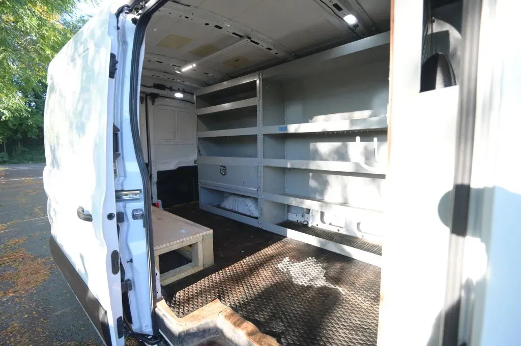 Ford Transit-350 photo 26