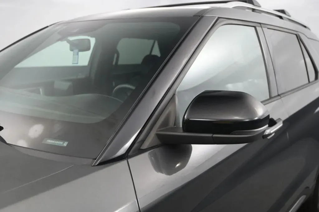 Ford Explorer photo 12