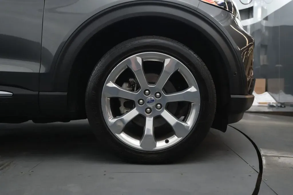 Ford Explorer photo 21